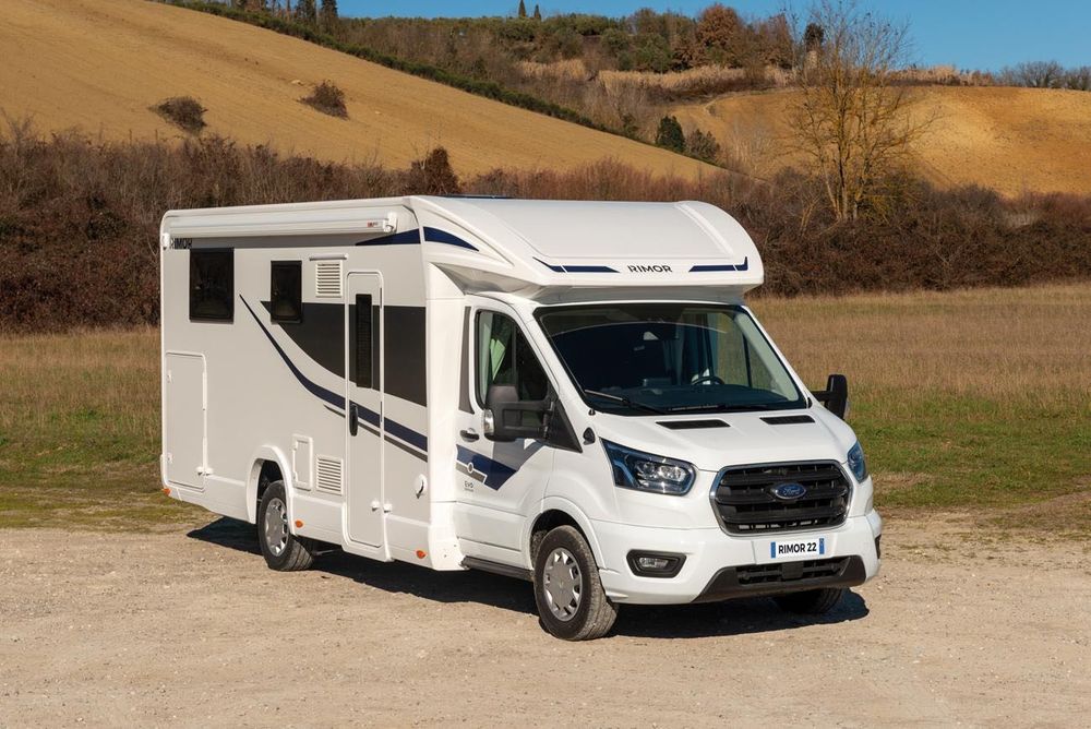 KAMPER z doposażeniem Półintegra 5 osobowy Rimor 95 PLUS Ford 2022