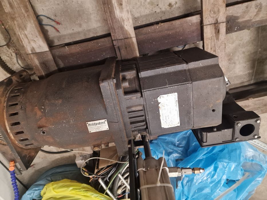 Silnik z przekładnią z frezaki bridgeport TNC3