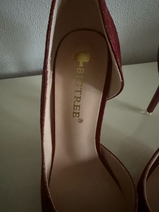 Продам жіночі лабутени