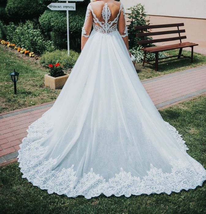 Suknia ślubna z dopinanym trenem 2w1