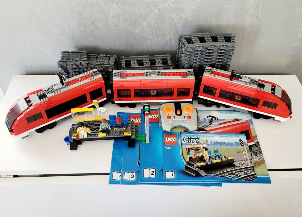 Klocki Lego 7938 Pociąg pasażerski