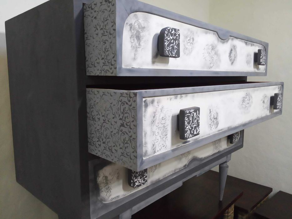 Comoda antiga restaurada