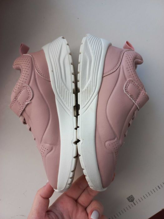 Кросівки на дівчинку.Кросовки на дівчинку