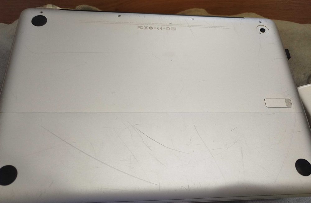 MacBook (A1278) – sprawny, Ubuntu 24.04.3 – SSD 128 GB, RAM 4,6GB