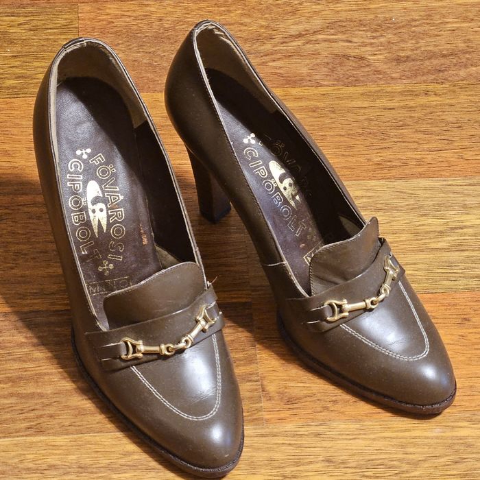 Жіночі туфлі, Угорщина