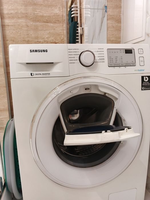 Pralka automatyczna Samsung z funkcją dodawania ubrań  w czasie pran