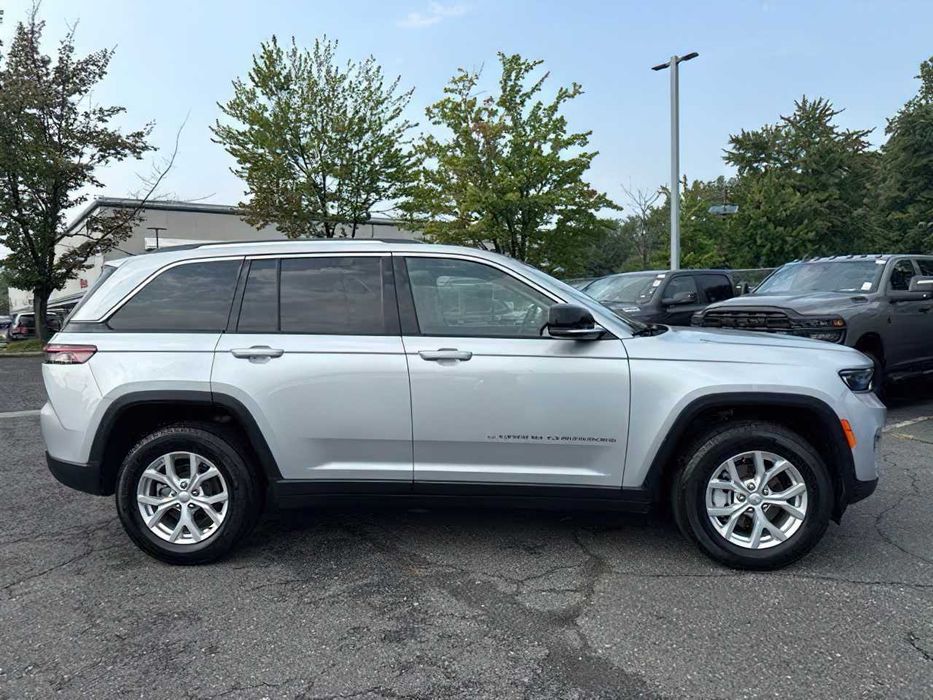 Jeep Grand Cherokee      2023