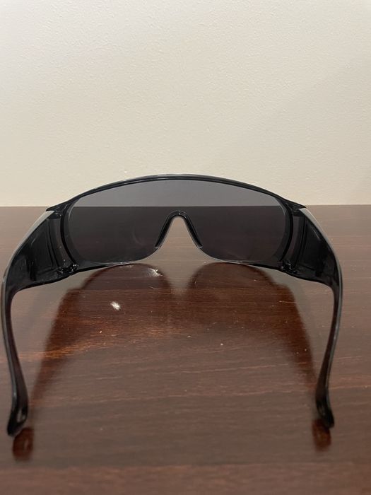 Óculos de sol futuristas