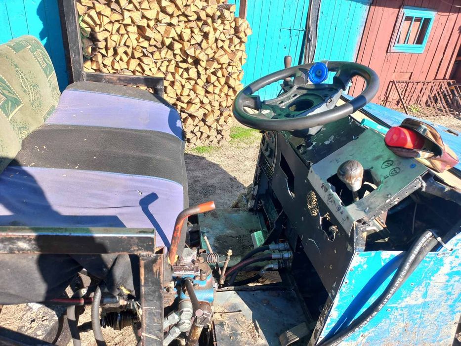 Чудовий Трактор в певному ходу