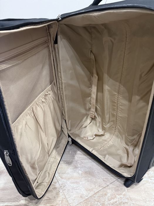 Чемодан Tesora середнього розміру