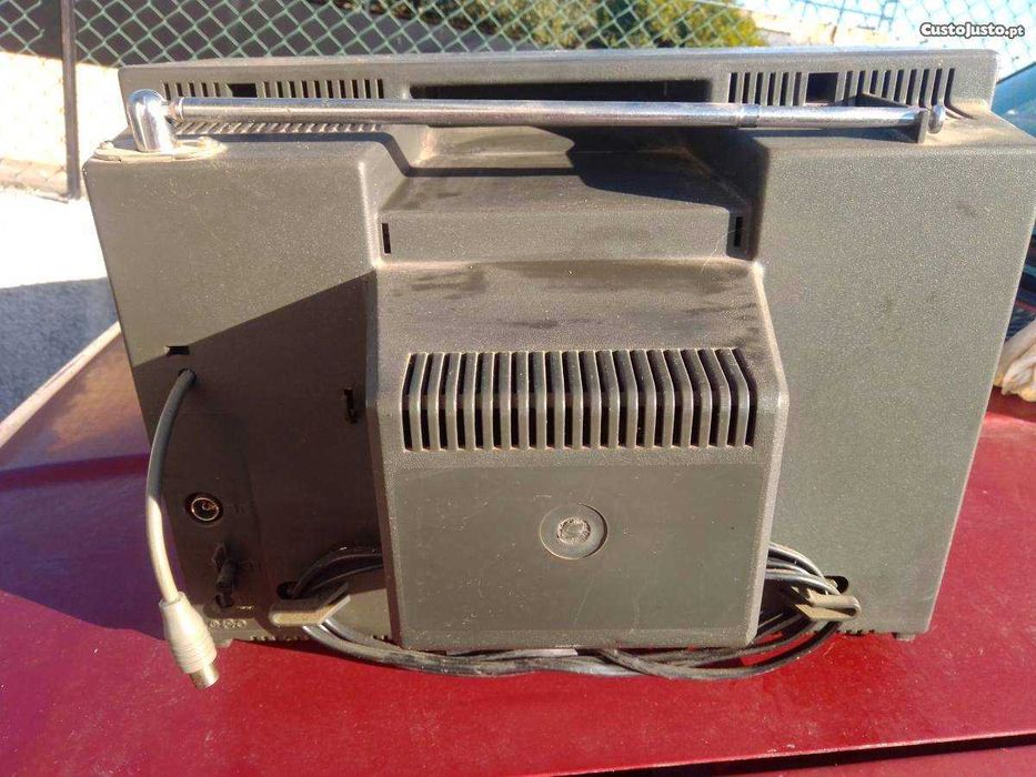 Televisão philips portatil anos 80 a funcionar, ideal para cenarios filmes, tv epoca