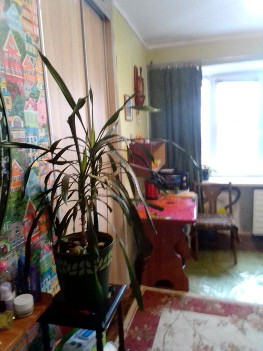 Продаю комнату в двухкомнатной квартире  малосемейке