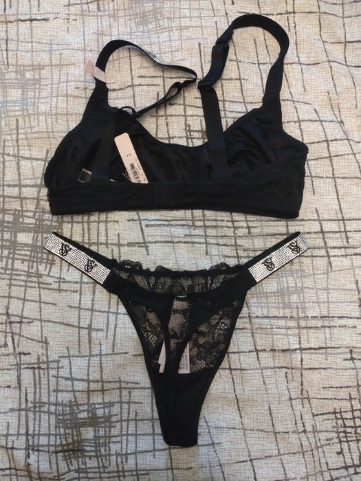 Komplet Victoria's Secret S bralet S stringi czarny koronkowy