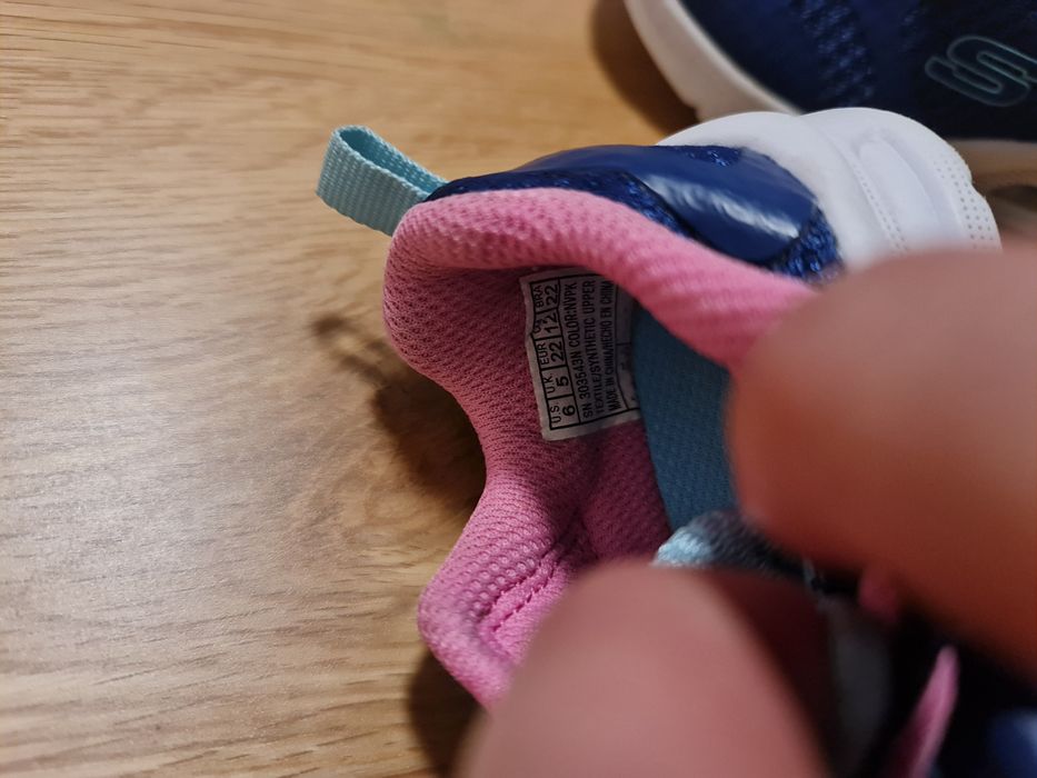 Ténis Skechers menina
