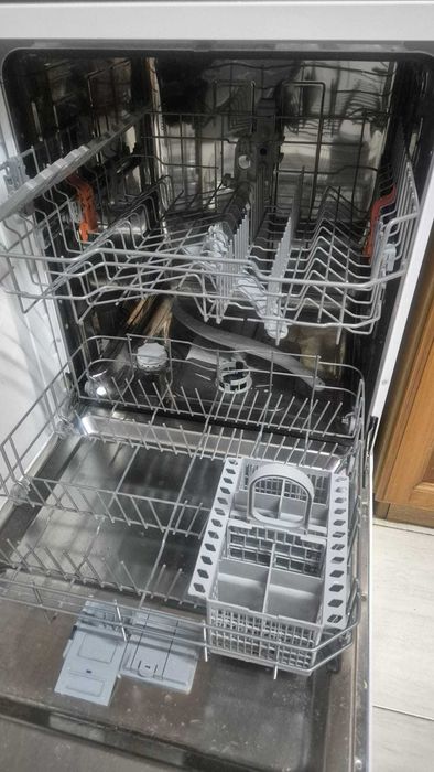 Máquina de Lavar Loiça Hotpoint Ariston – A Funcionar – 150€