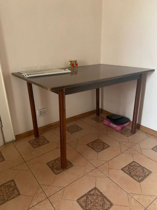 Продам стіл 120 на 80 від землі 72 см коричневий