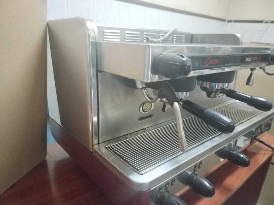 maquina de café profissional CIMBALI M22 PREMIUM