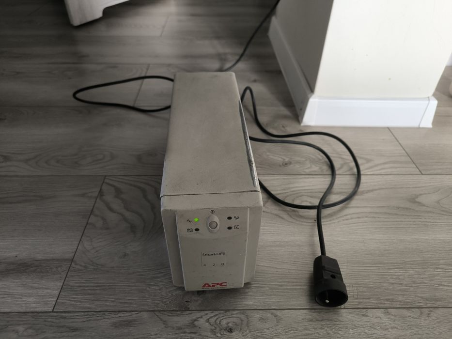 UPS APC 420 z akumulatorem