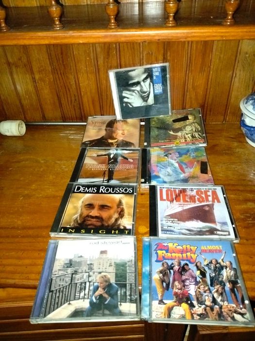 CDs de música entre outros