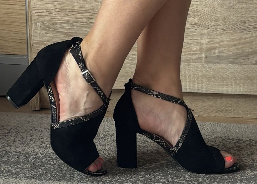 Sandalki na slupku 37