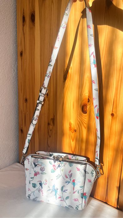 Parfois duża torebka listonoszka biała- kanarki, tukany, ptaki, kwiaty