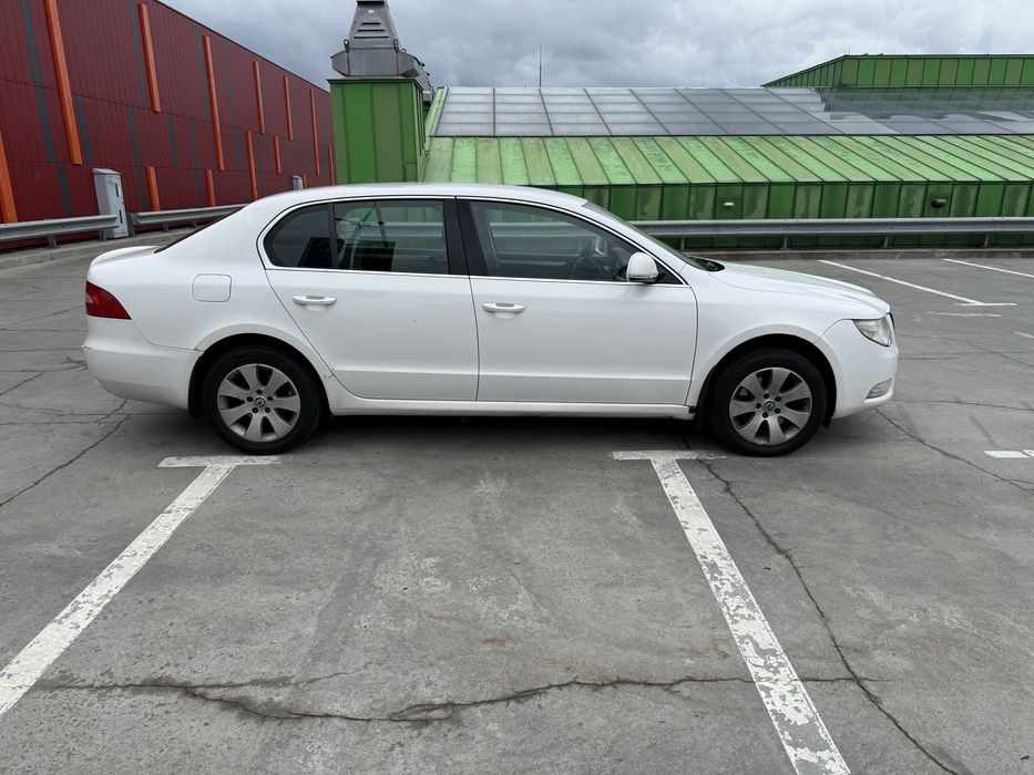 SKODA SUPERB 2012 (флагман, вище клас за OCTAVIA)