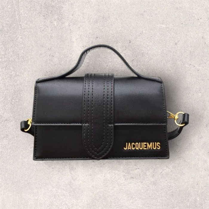 Сумка у стилі відомого французького бренду