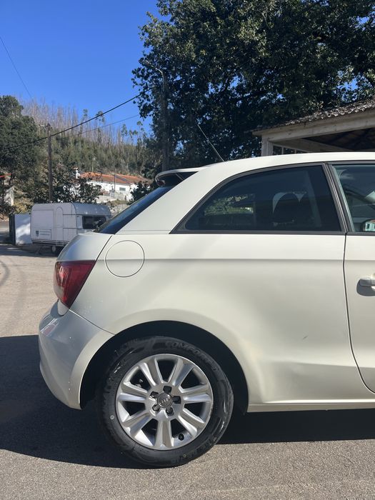AUDI A1 1.6 TDI — photo 4