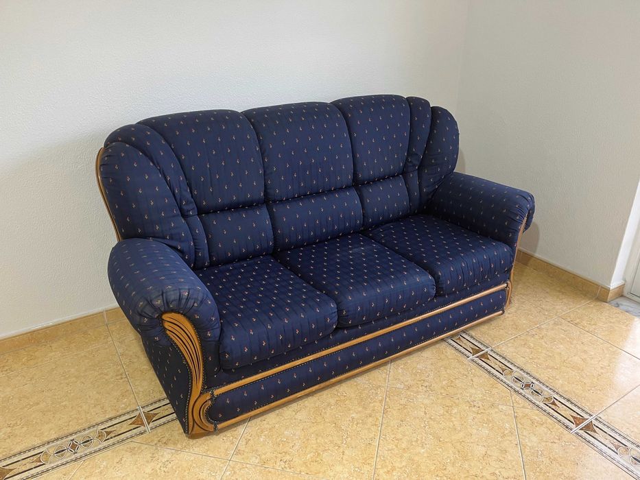 Conjunto de sofás – sofá 2/3 lugares + 2 poltronas | Bom estado