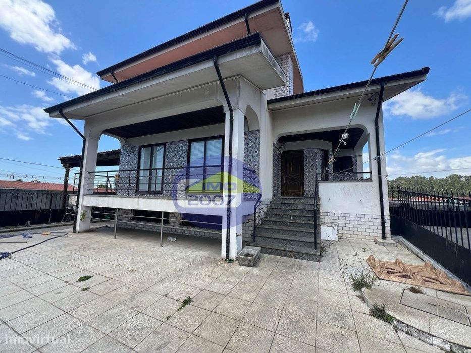 Moradia GRANDE + Cave Independente + Garagem 6 carros + Anexo T2 + ...