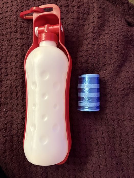 Бутилочка для прогулянок с домашнім улюбленцем