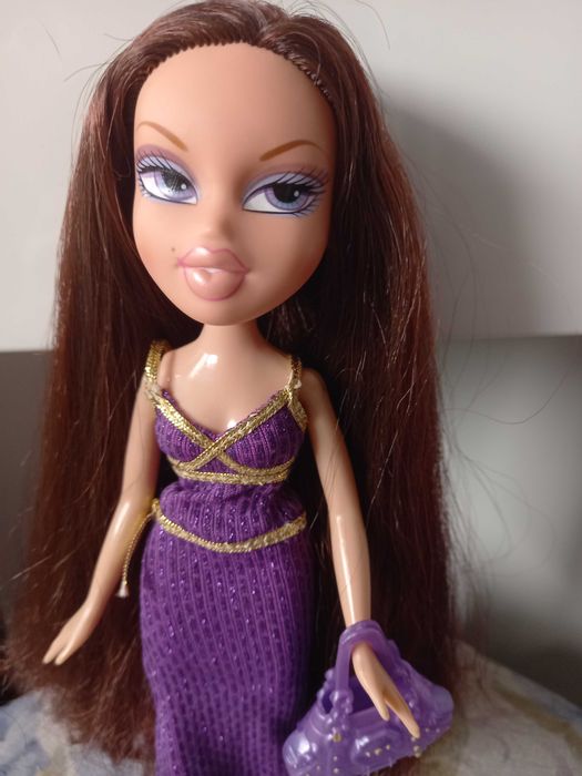 Красивая куколка bratz