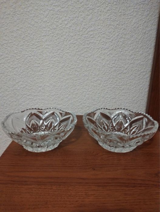 Продаються статуетки фарфорові та посуд криштальний