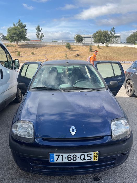 carro renault azul