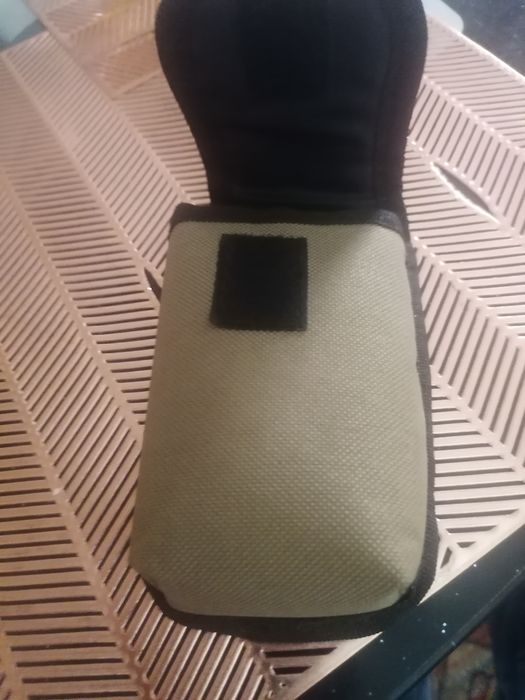 Etui koloru oliwkowego