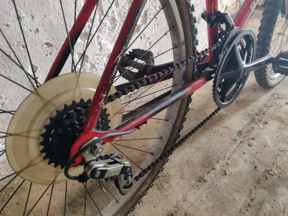 Bicicleta BTT e Bicicleta antiga