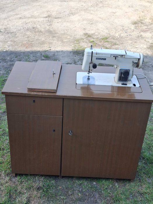 Maszyna do szycia ŁUCZNIK PREDOM 451 w szafce – Sprawna, Styl PRL / Retro