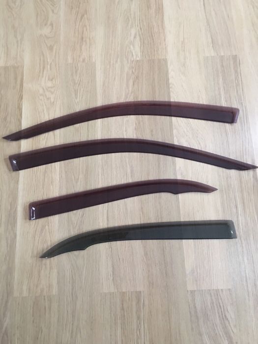 Дефлектор на Toyota Corolla e120