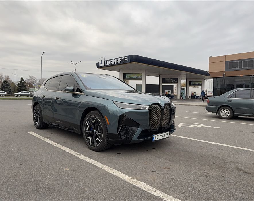 Єлектромобіль IX 2023