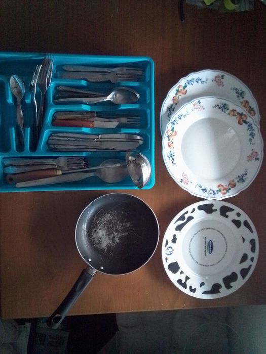 Faqueiro com dezenas de peças