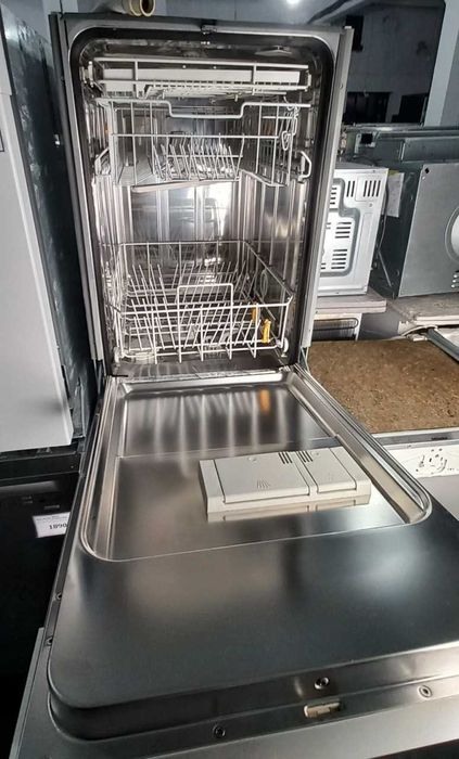 Посудомийна машина вузька 45см 
Miele G 4700 напівбудова