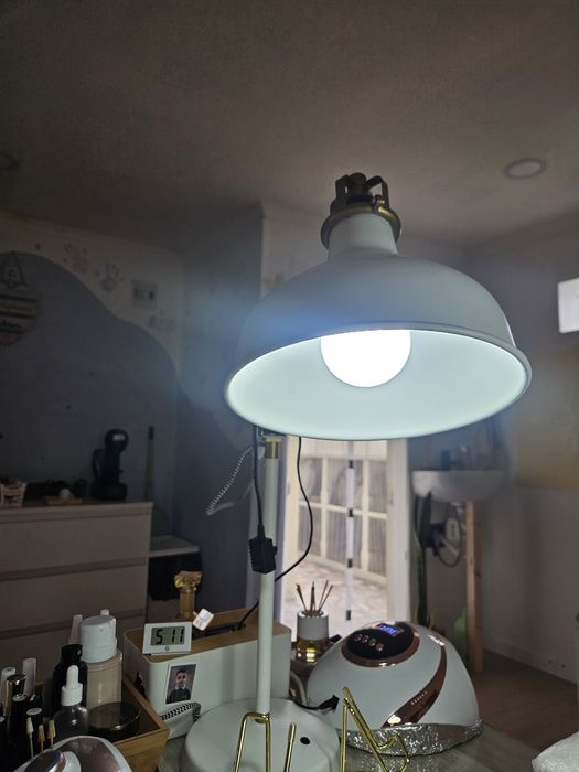 Vendo 2 candeeiros usados em bom estado com lâmpadas led