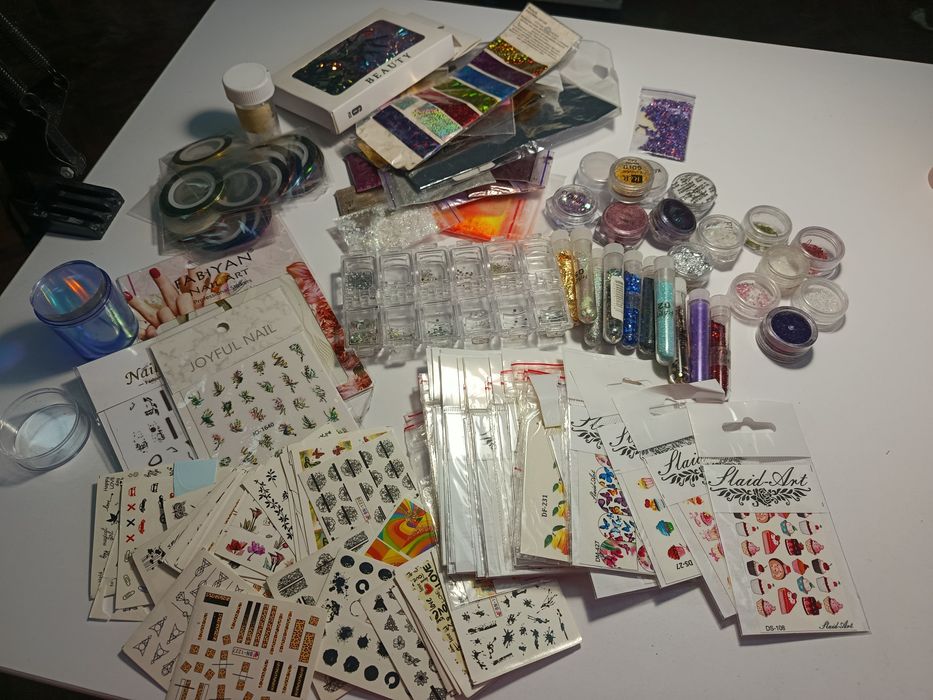 Матеріали для дизайну нігтів, наліпки, втирки, блиск, стрази все лотом