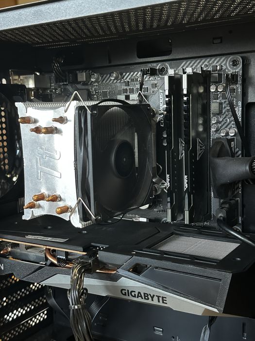 PC | i7-8700 / RX 6500 XT 4GB / 16GB RAM / SSD 1TB / Windows 11