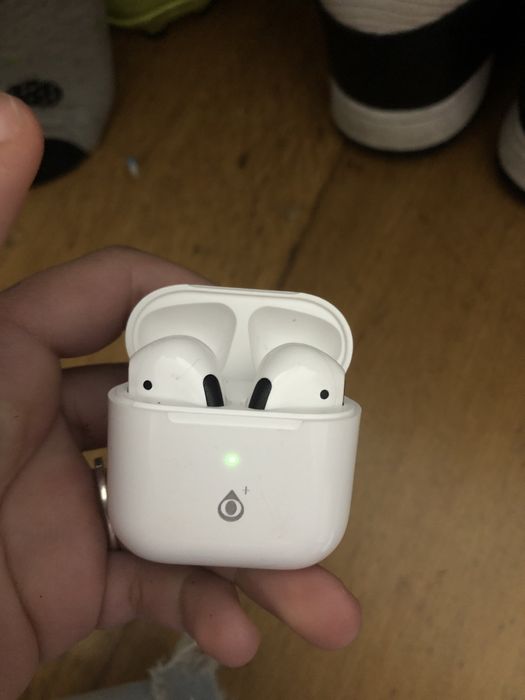 Fones sem fio brancos