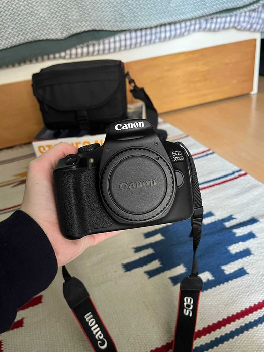 Câmara Canon EOS 2000D