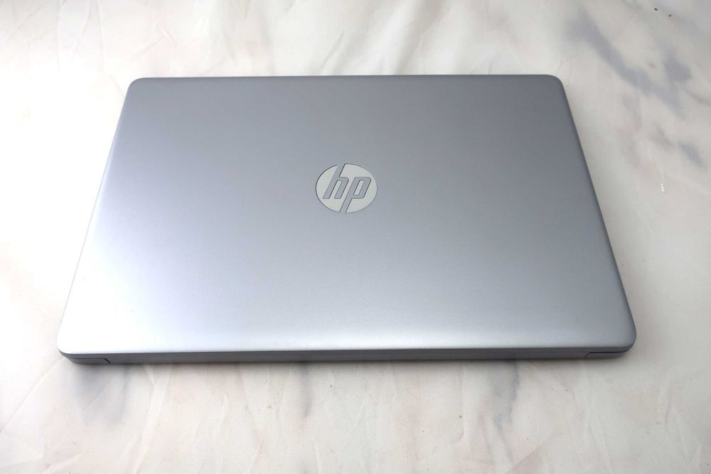 Portatil hp 250 g8 i5 1035g1 8gb ram win11