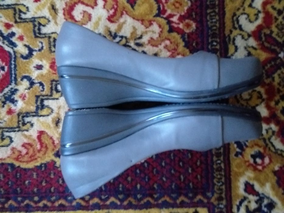 Buty na koturnie