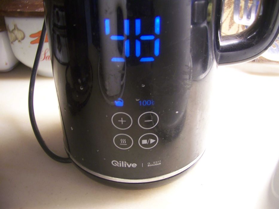 chaleira ou fervedor de água elétrica Qilive digital
