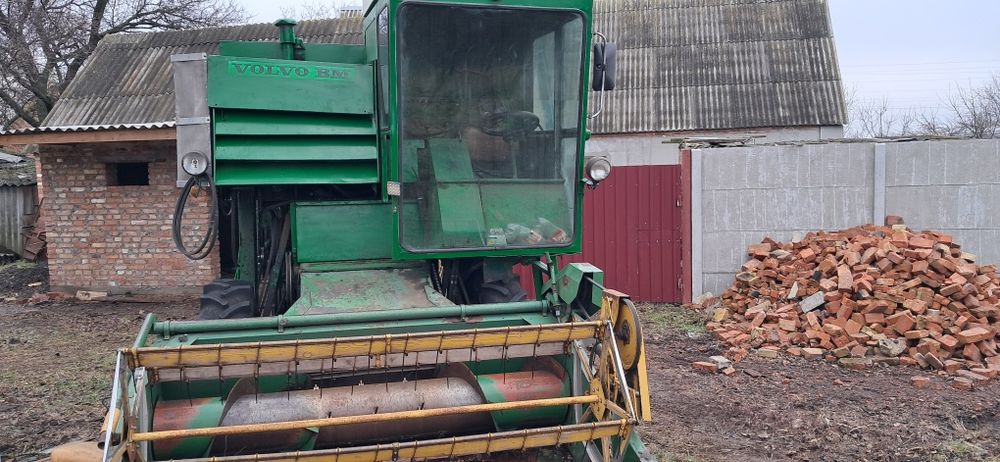Комбаїн вольво 800